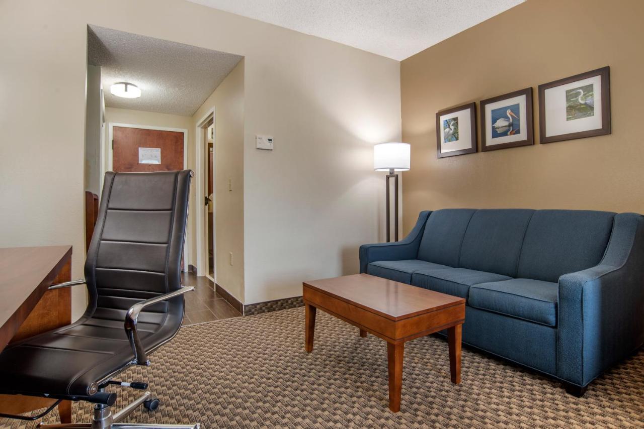 Comfort Suites Tallahassee Capitol - University Area Экстерьер фото