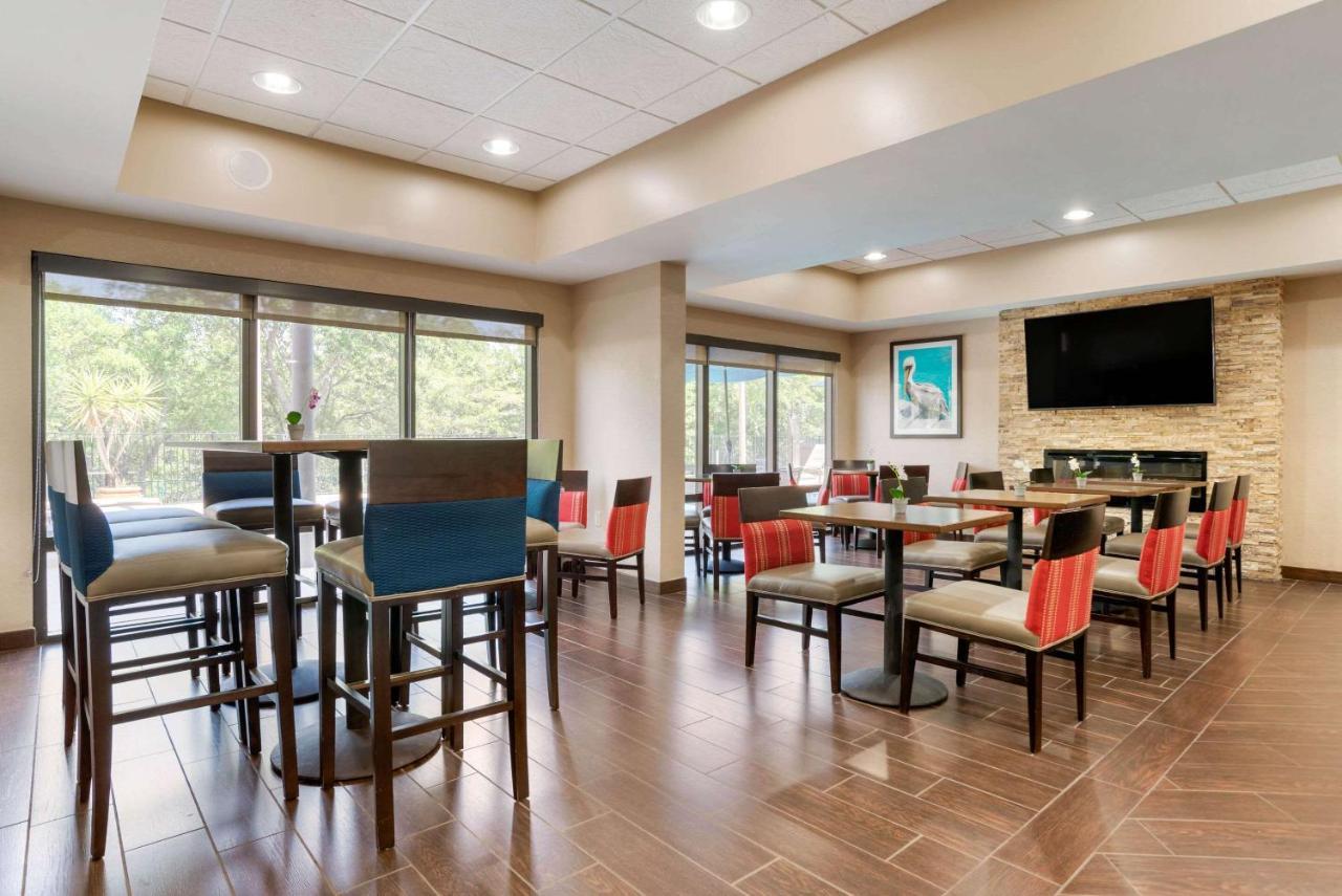 Comfort Suites Tallahassee Capitol - University Area Экстерьер фото