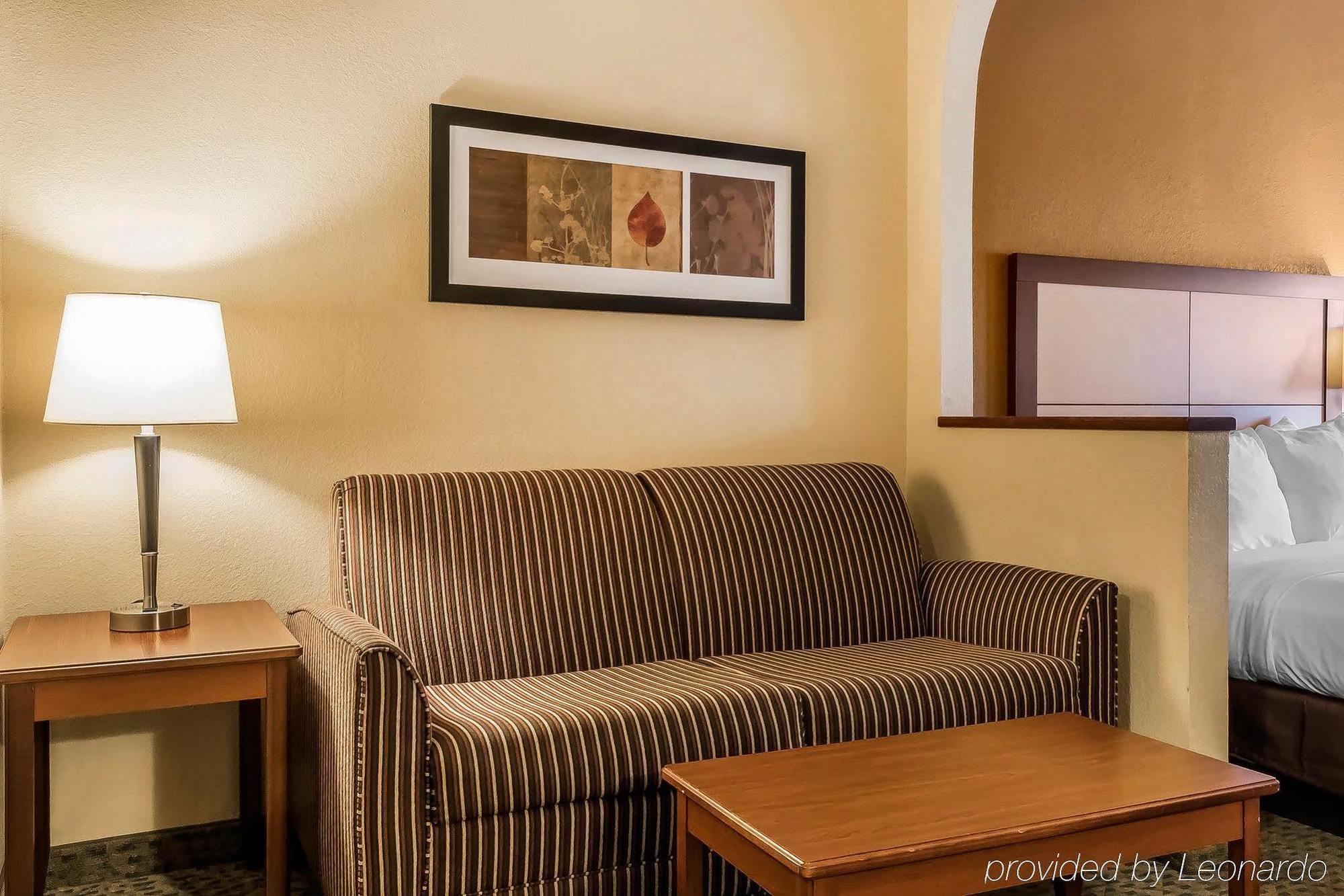 Comfort Suites Tallahassee Capitol - University Area Экстерьер фото